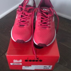 Diadora brand new never worn tennis shoes